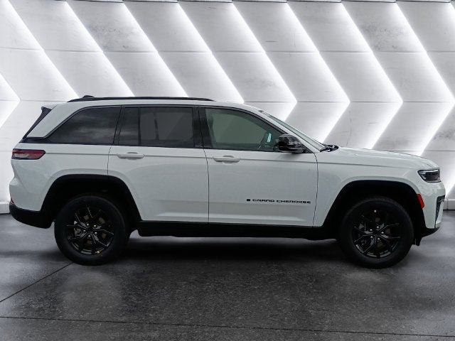 2027 Jeep Grand Cherokee Altitude