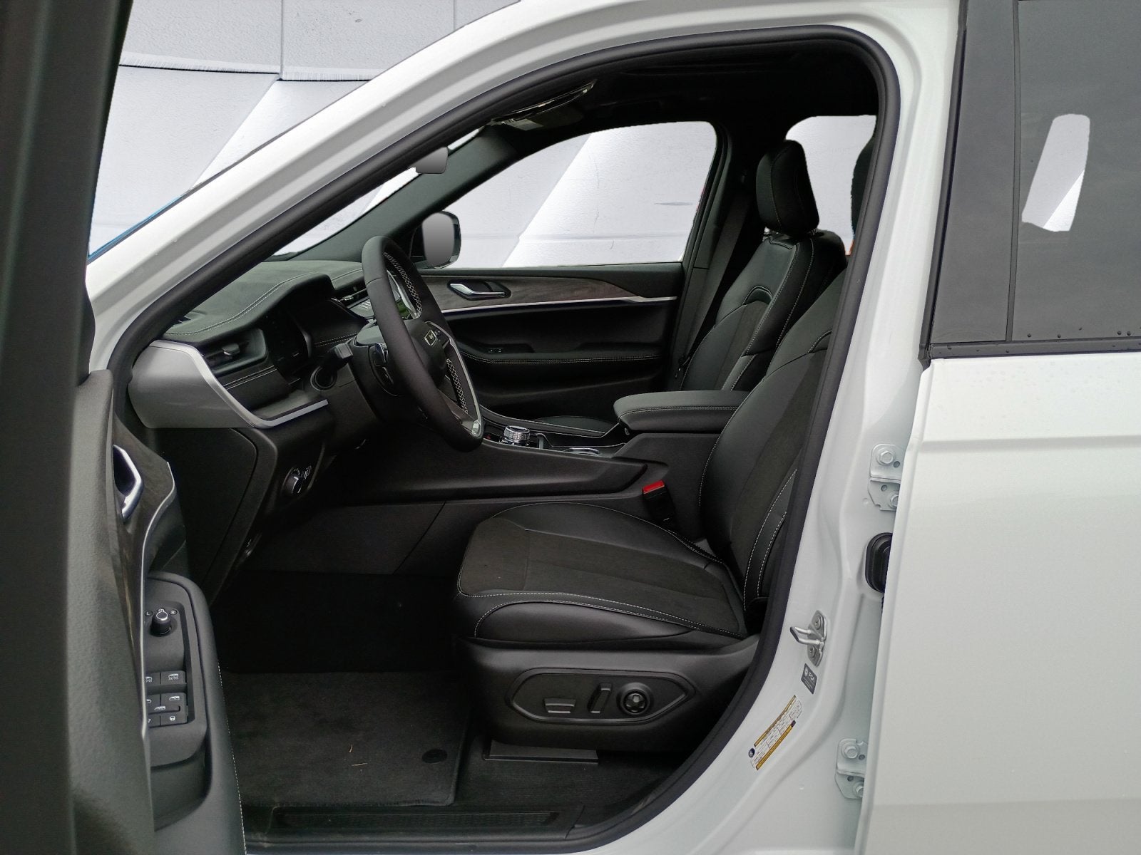2027 Jeep Grand Cherokee L Laredo Altitude