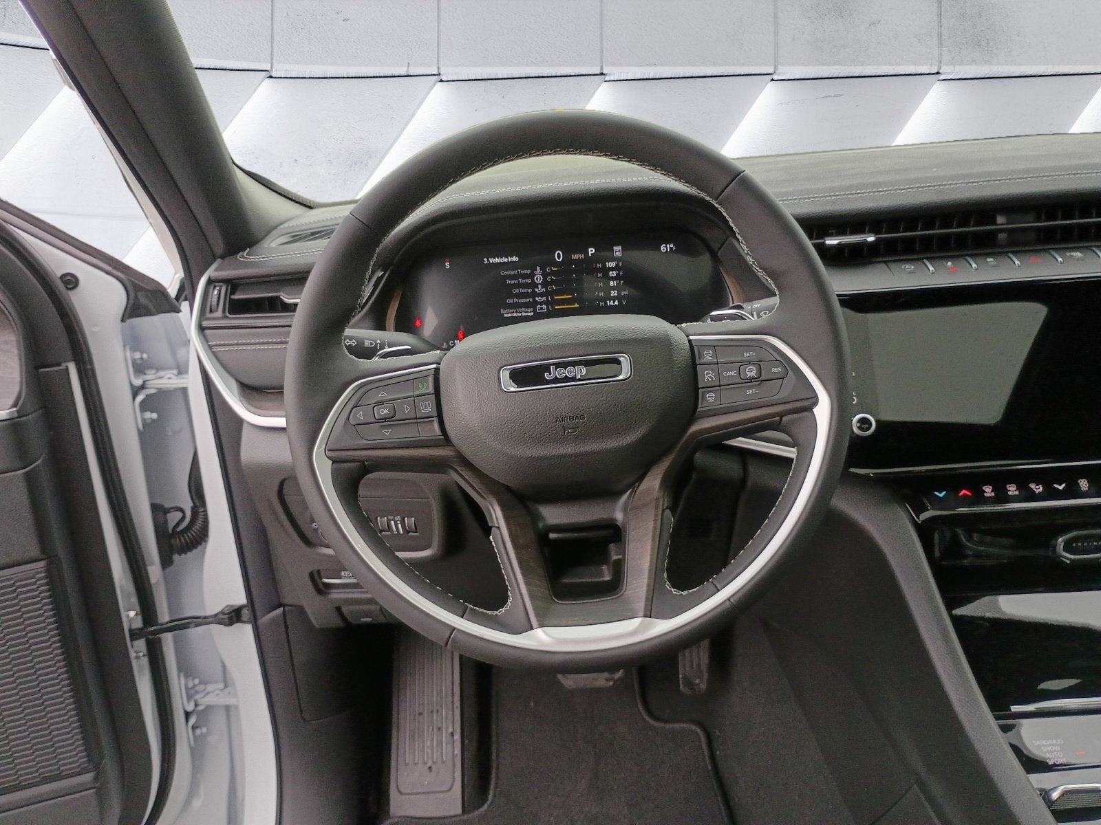 2027 Jeep Grand Cherokee L Laredo Altitude