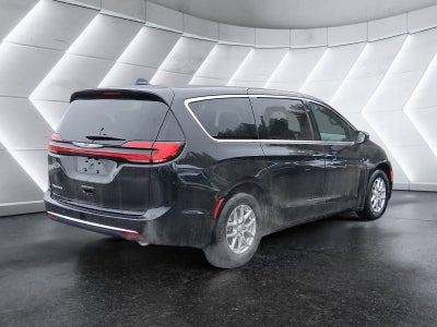 2026 Chrysler Pacifica Select 8 PASSENGER
