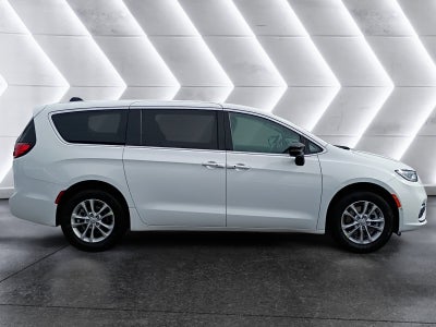 2026 Chrysler Pacifica Select AWD
