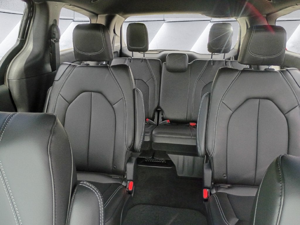 2027 Chrysler Pacifica Select AWD