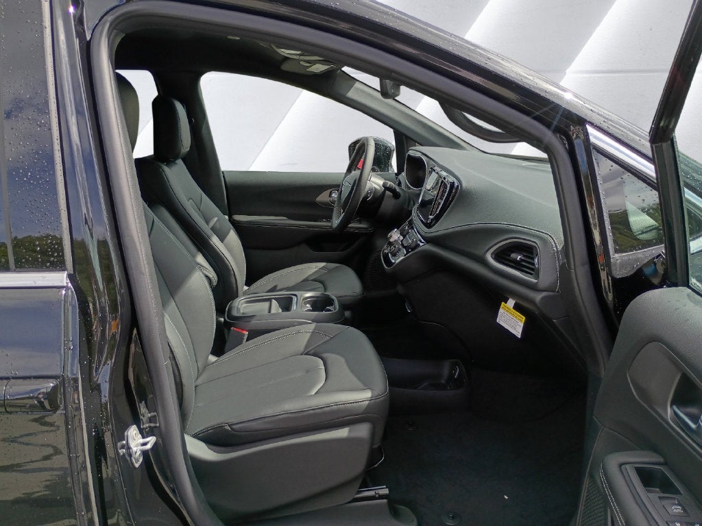 2027 Chrysler Pacifica Select AWD