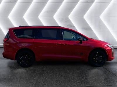 2027 Chrysler Pacifica Select AWD