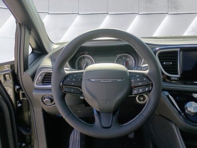 2027 Chrysler Pacifica Limited AWD S